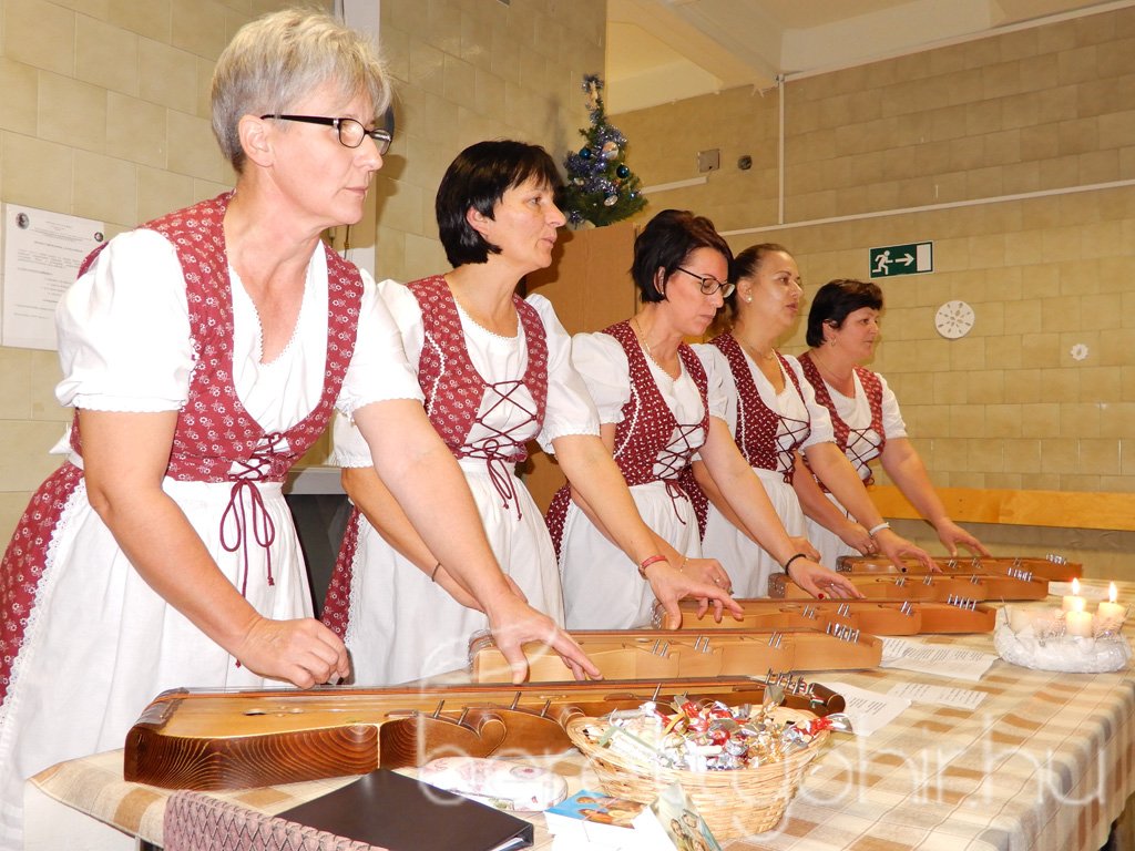 Karácsonyi ünnepség a Krónikus osztályon 13